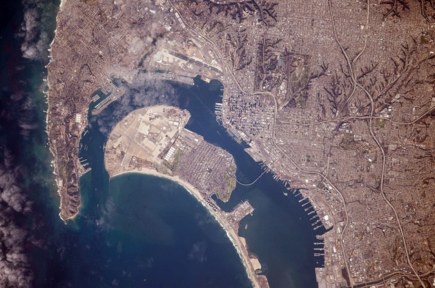 Americk San Diego, jak ho astronauti na ISS vyfotili v lednu 2015.