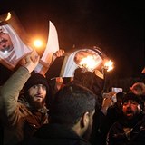 itt protestujc zapalovali portrty len saudsk krlovsk rodiny.