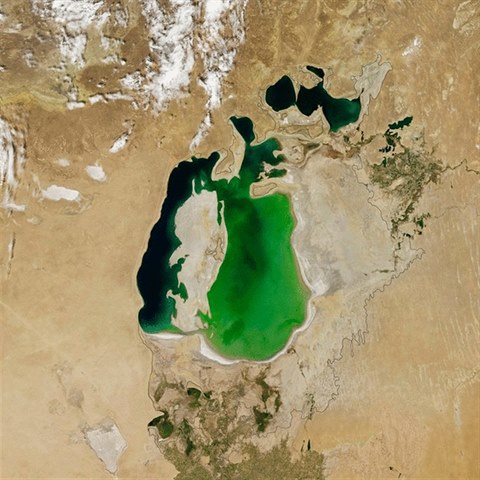 Aralsk jezero se bhem pouhch nkolika let zmnilo k nepoznn.