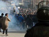 Krom Teheránu probhly demomstrace v Kamíru, kde íittí demonstranti házeli...