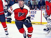 NHL si zahrál také za Philadelphii Flyers.