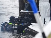 Policisté vytahují z rakouského jezera Traunsee hrzný nález. Nmecký dchodce...