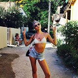 Candice m perfektn vysportovanou postavu.