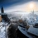 Zasnen esk Krumlov zalit sluncem.