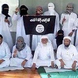 elnm pedstavitelem islamismu na Bali je kazatel Abu Bakar Bar (tet zleva...