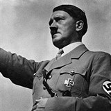 tonk se stylizoval do podoby nacistickho vdce Adolfa Hitlera.