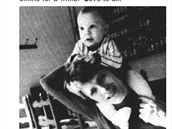 Bowieho syn Duncan na Twitter postnul fotku sebe a táty.