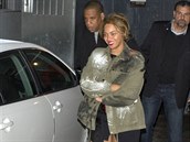 Beyoncé má nápadn oteklý obliej.