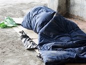 Bezdomovec byl nalezen zabalený ve spacím pytli. Bohuel vak nespal, ale byl...