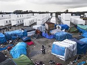 Pro uprchlíky ve francouzském Calais vyrostlo nové ubytování v obytných...