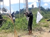 Propaganí videa ISIS ukazují, e ve filipínských dunglích se nacházejí...