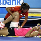 Kristna Plkov zvldla prvn kolo Australian Open i se zrannm stehnem.
