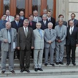 Kabinet Miloe Zemana vldl na zklad opozin smlouvy mezi lety 1998 - 2002....