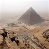 Na vrchol 4500 let star pyramidy plhal Andrej bez jitn osm minut....