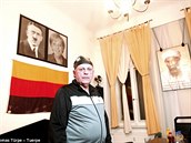 Romano Lukas Hitler tvrdí, e je potomek Hitlerova bratra Aloise. Historici...