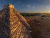Chichén Itzá pi západu slunce.