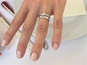 Svatební prsten vypadá skvostn.
