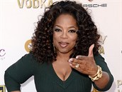 Pohublá Oprah na nejnovjích fotkách rozdává spokojené úsmvy do vech stran.