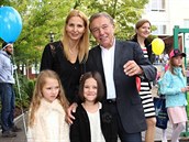 Karel Gott s manelkou Ivanou a dcerami Charlotte Elle a Nelly Sofií.