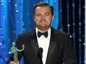 DiCaprio vyhrál cenu SAG a Winslet se na nj vrhla!