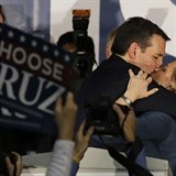 ir radost: po vyhlen vsledk Cruz vniv polbil svou enu.