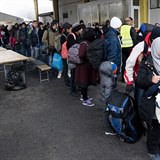 V Rakousku, podobně jako v Německu, jsou uprchlíků tisíce.