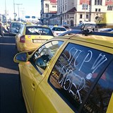 Sluba Uber pedstavuje konkurenci taxikm a dal zpsob, jak se pohybovat...