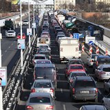 Stvka taxik zkomplikovala dopravu v Praze.