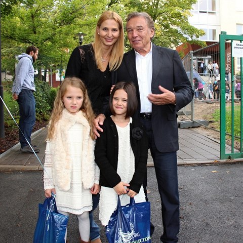 Manel Gottovi s dcerami Charlotte Ellou a Nelly Sofi.