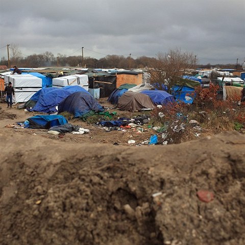 Uprchlick tbor v Calais se stle rozrst.