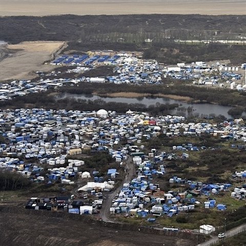 V uprchlickm tboe v Calais nyn ije 7000 lid.