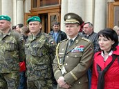 Generál Jií edivý na vojenské slavnosti.