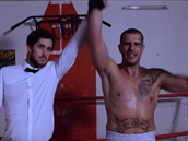 Robert Rosenberg jako boxer v klipu Balíky slámy od kapely Lola