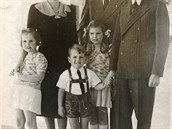 Goebbelsova rodina se strýkem Hitlerem.