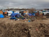 Uprchlický tábor v Calais se stále rozrstá.