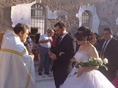 Svatba se Homs konala u ped nkolika msíci. Lidé chtjí svtu ukázat, e...