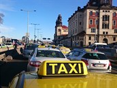 Taxikái nesouhlasí s rozhodnutím magistrátu o maximální povolené cen za...