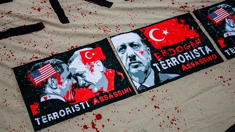 Turecký prezident Erdogan není ve svt zrovna moc oblíbený. V íjnu se proti...