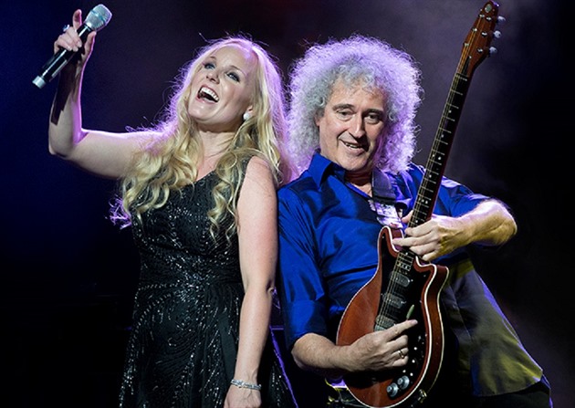 Svtoznámý kytarista legendárních Queen Brian May navtíví esko spolu se...