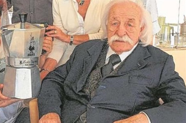 Renato Bialetti se svou slavnou konvikou.