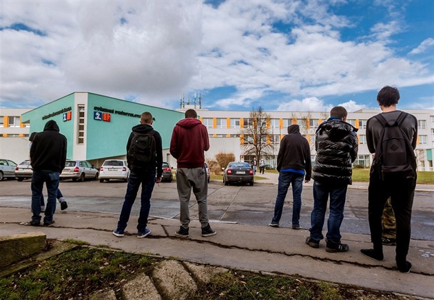 Stední prmyslová kola Na Tebeín, poznamenaná úmrtím ikanované uitelky.