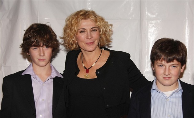 Natasha se svmi dvma syny, Michaelem a Danielem, kter porodila Liamu...