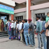 Takhle to pr v Indii vypad u bankomat bn.