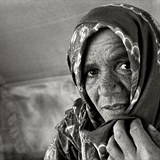 Qualam, Afghnistn, 2001: Cel nae vesnice se musela z nieho nic zvednout a...