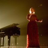 Pveck vystoupen Adele za doprovodu piana na cench GRAMMY naruila technick...