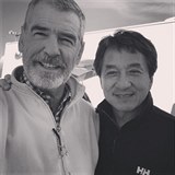 V novém snímku cizinec se Brosnan objeví po boku Jackieho Chana.