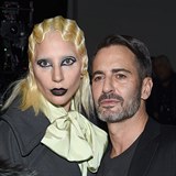 Samotn slavn nvrh Marc Jacobs byl se vzhledem Lady Gagy spokojen.