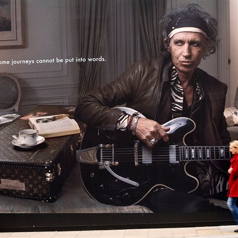 Louis Vuitton propaguj i takov hvzdy jako je Keith Richards z kapely Rolling...