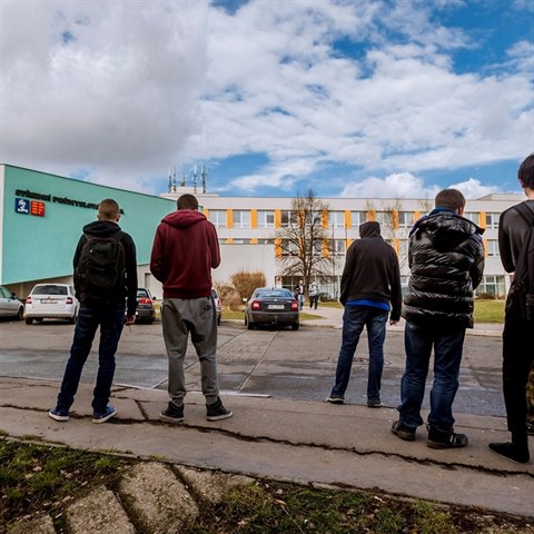 Stedn prmyslov kola Na Teben, poznamenan mrtm ikanovan uitelky.