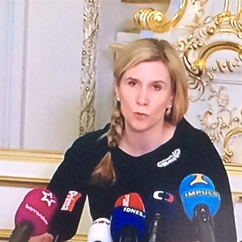 Ministryn kolstv Kateina Valachov spchala na tiskovou konferenci o ikan...